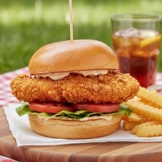 Hamburguesa de pechuga empanada