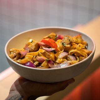 Tagliatelle Saltado Criollo de Pollo