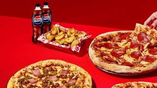 Combo futbolero: 2 Pizzas medianas + Patatas + Alitas + 4 bebidas