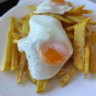 Huevos Fritos Con Patatas