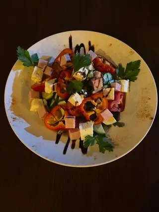 Salată Bulgărească 