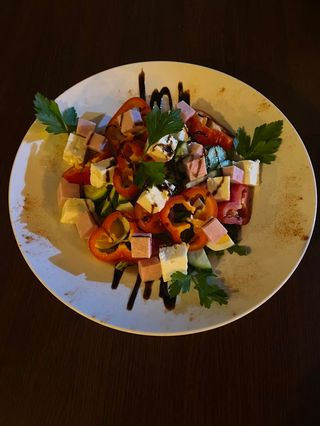 Salată Bulgărească 