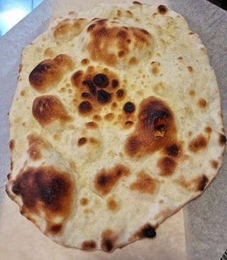 Tanka hrskava pogačica od pizza tijesta