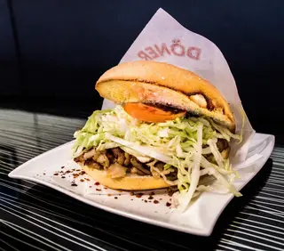 20. Kebab w bułce duży