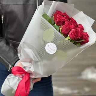 Букет із 15 червоних троянд