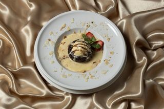 Lava cake cu inghetata si sos vanilie