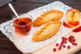 Пирожок с яблоками