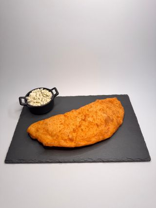 Langoș cu brânză și mărar