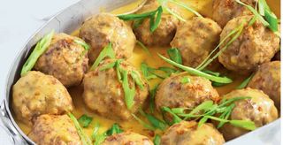 Polpette di pollo al curry con riso venere