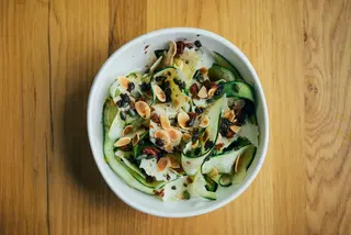 Ensalada de calabacín, parmigiano reggiano y tomate seco