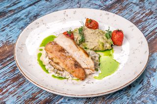 Piept de pui cu piure de cartofi cu trufe