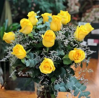 12 Rosas Amarillas