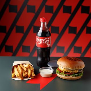 Meniu Burger Beef + Cartofi pai + Coca-cola