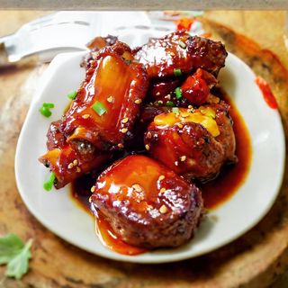 77. Свински ребърца в сладко-кисел сос (600 г)