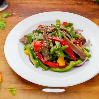 Теплый салат с языком