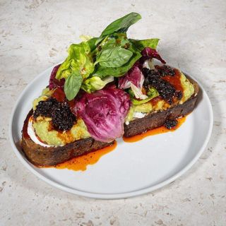 Авокадо тост з медовими томатами та лабне, 280 г