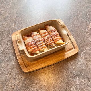 Млинці з яблуками, корицею, солоною карамеллю 