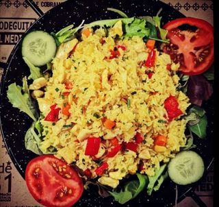 Arroz con pollo y vegetales