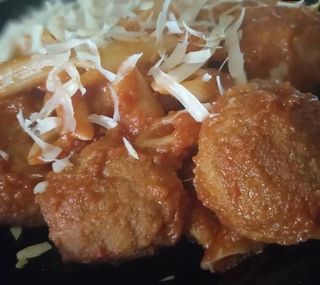 Pasta con polpette vegetali gusto manzo