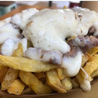 Patatine provola e salsiccia 