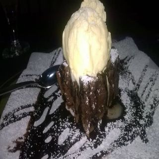 Brownie Con Helado De Vainilla