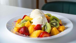 Macedonia di frutta con gelato