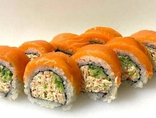 California z Sałatką Surimi 8 szt.