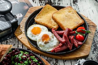 Friganele ca la bunica cu ouă şi şuncă