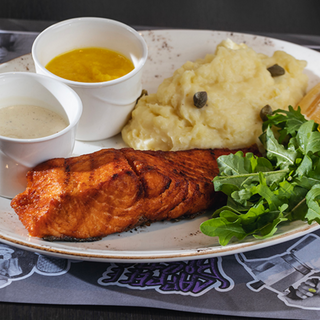 ორაგულის სტეიკი პიურეს გარნირით