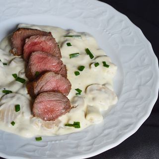 Vită în sos de ciuperci