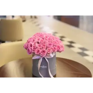 Flowerbox z różowych róż