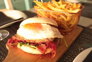 Prego no Bolo do Caco à Portuguesa