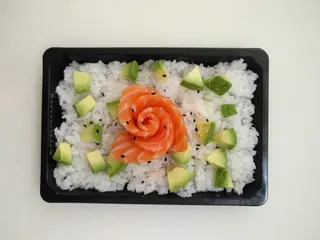 8 Arròs de Sushi amb Salmó i Alvocat