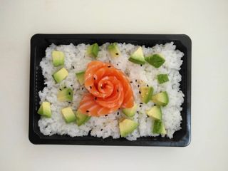 8 Arròs de Sushi amb Salmó i Alvocat