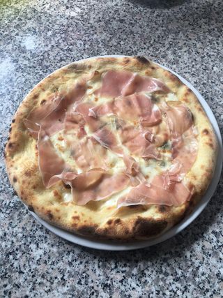 Focaccia con prosciutto crudo