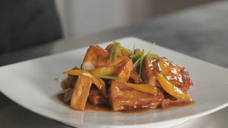 Tofu giapponese saltato con salsa agrodolce
