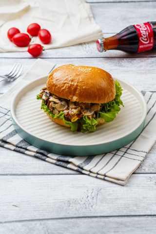 Грибной бургер