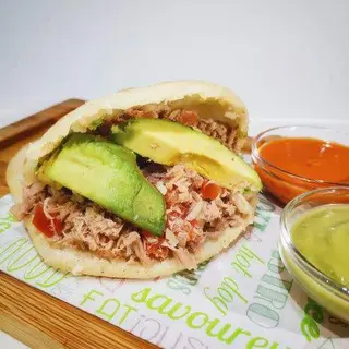 Arepa Asada Tradicional Con Atún