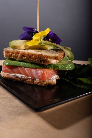 SANDWICH Z ŁOSOSIEM