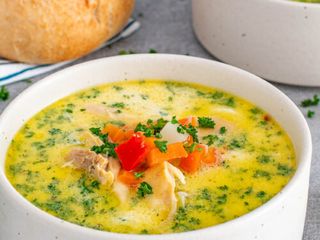 Supă de pui a la grec cu zeama de lamaie si marar