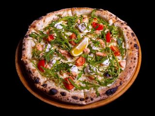 Піца з лососем