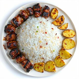 Piatto riso carne kebab 