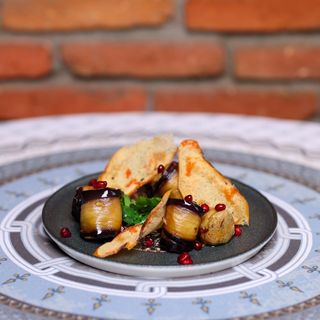 ბადრიჯნის ხვეულა ქინძიანი ორცხობილით