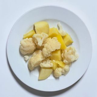 Coliflor con patatas al vapor