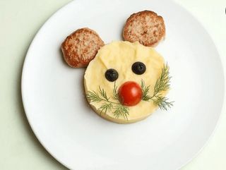 Смачна куряча котлета з картопляним пюре (340g)