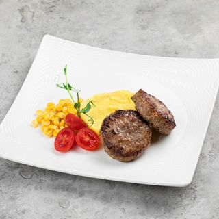 Котлетки детские говяжьи с картофельным пюре