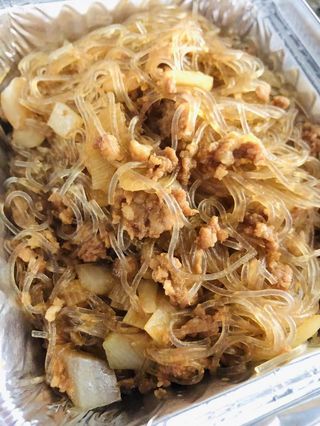 9.SPAGHETTI DI SOIA CON CIPOLLA E CARNE TRITA