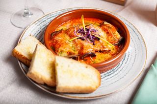 Rulouri de vinete cu brânză de burduf și  dulceață de roșii proaspet