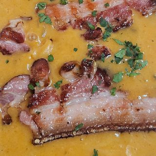 Iahnie de fasole cu slanina fripta