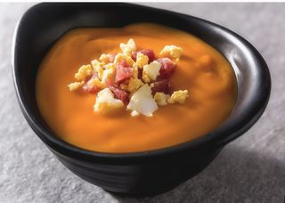 Salmorejo cordobés con jamón ibérico